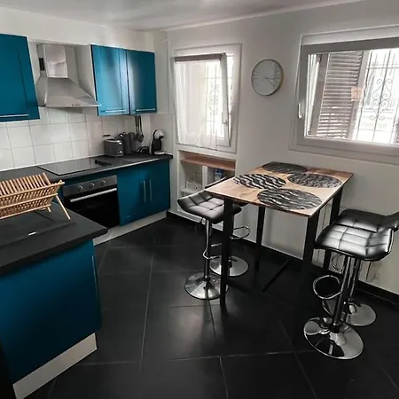 Charmante Maison De *