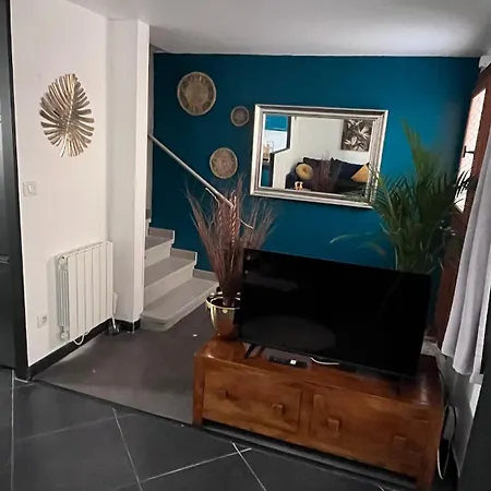Charmante Maison De *